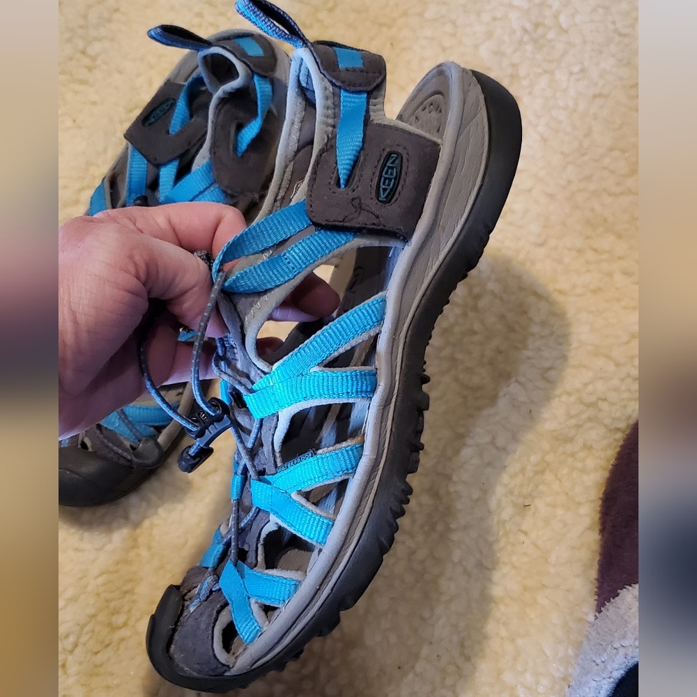 Keen water shoesGrey. sz 11 teal and grey.